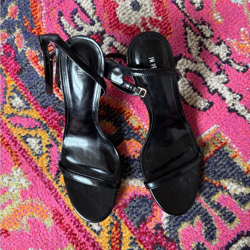 Elegant Black and Gold Women's Heels - Picture 6 of 6